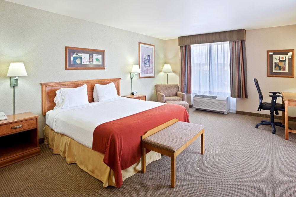 Holiday Inn Express Hotel & Suites Idaho Falls, An Ihg Hotel Room photo
